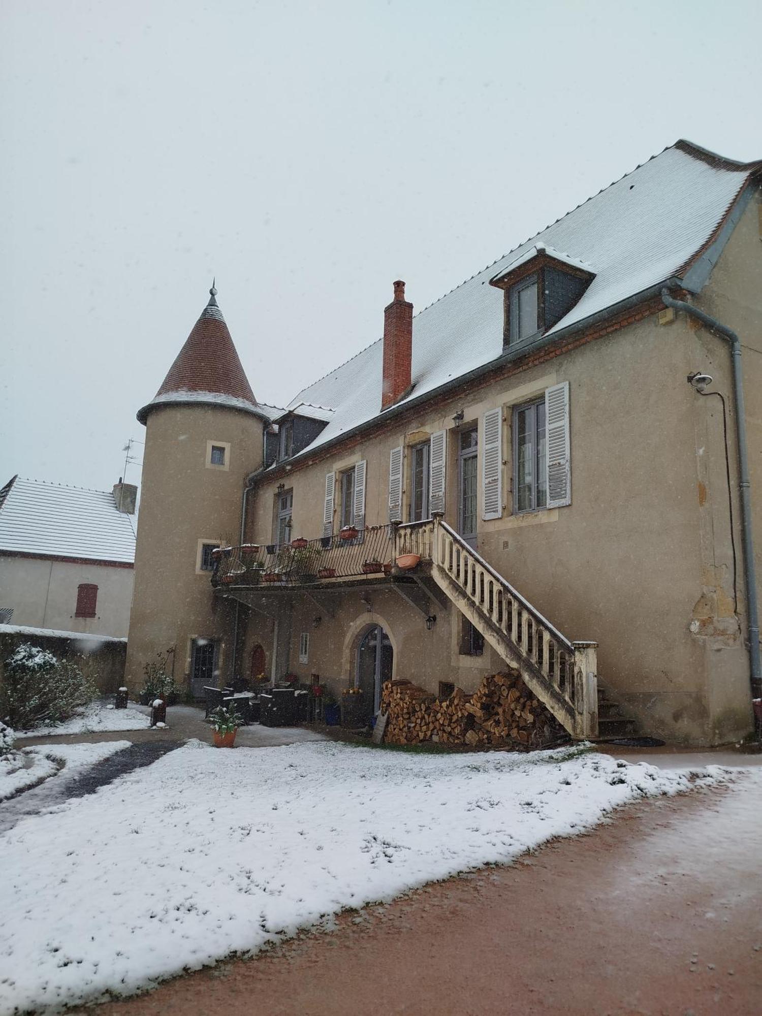 Chateau Besson Desertines  Exterior photo