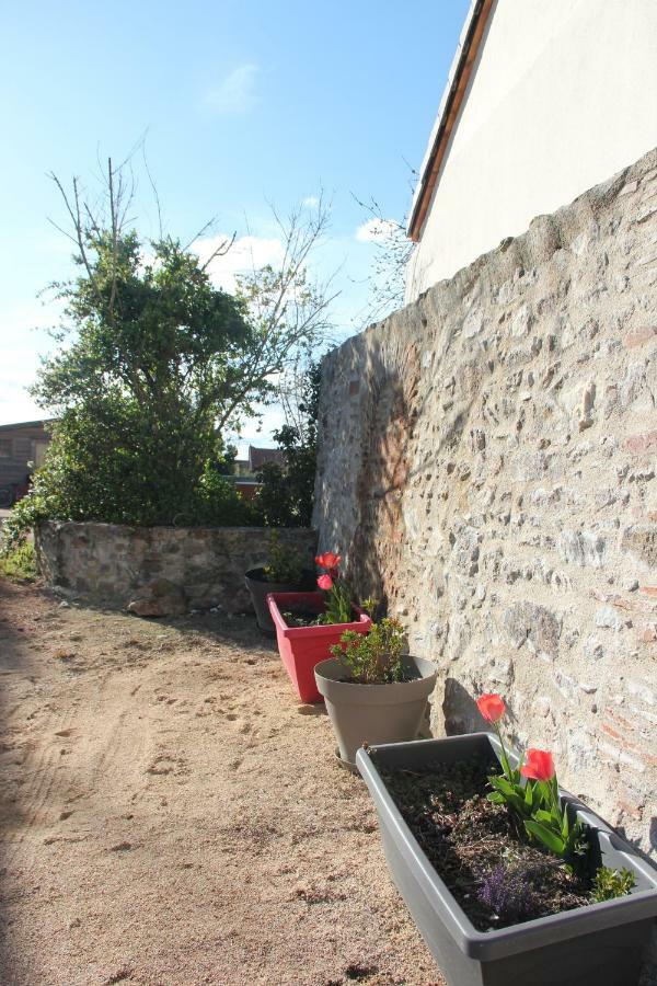 Chateau Besson Desertines  Exterior photo